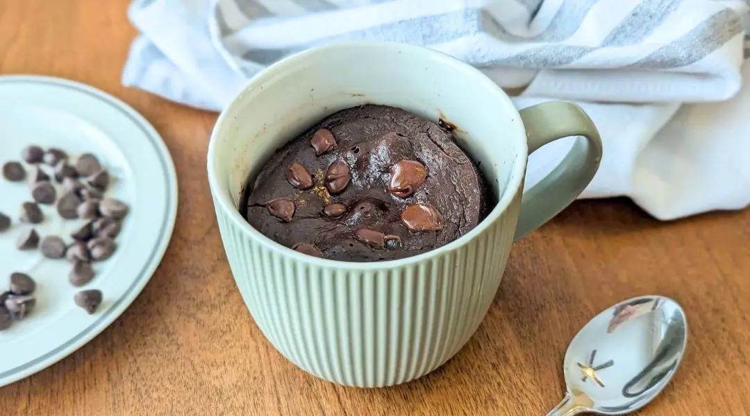 Single-serve brownie in a green mug