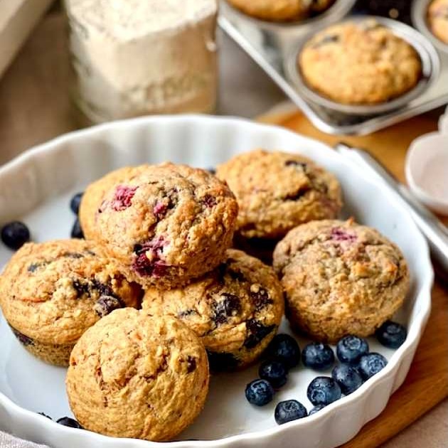 Muffins déjeuner banane et petits fruits