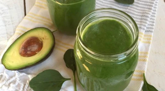 smoothie vert à la noix de coco