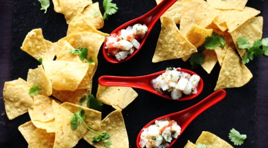 ceviche de poisson blanc à la lime avec tortilla