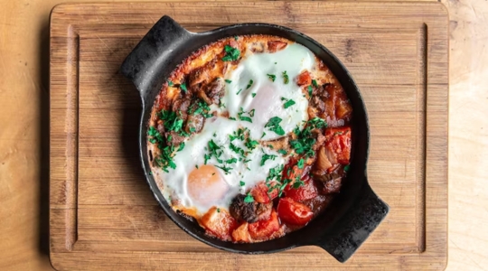 oeufs pochés en sauce tomate