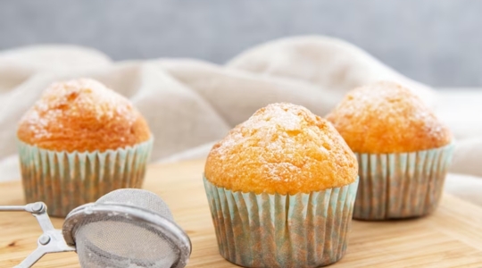 muffins à la noix de coco saupoudrer au sucre