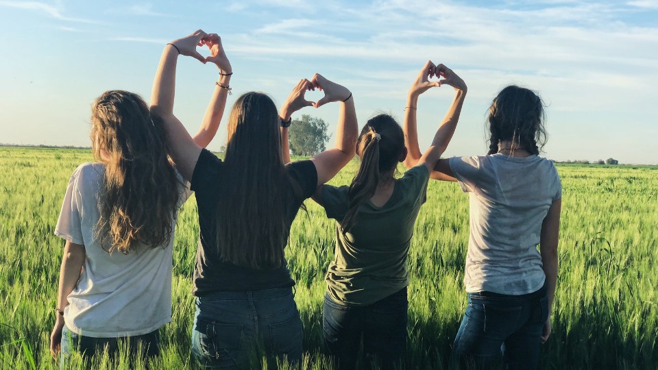 4 teenage girls in a field