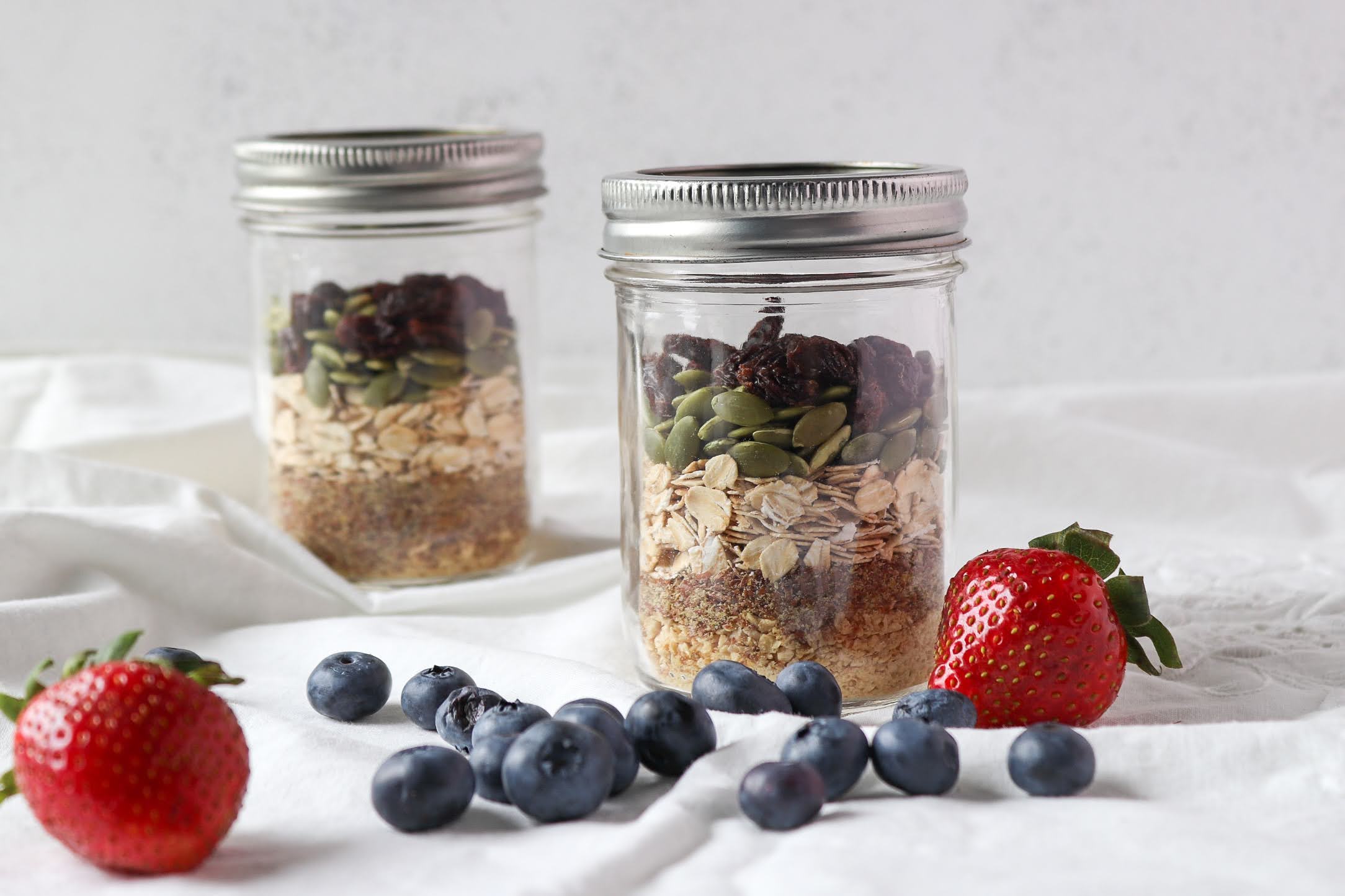  protein-rich oatmeal with blueberries and strawberries