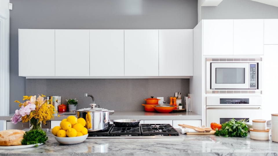 A kitchen with kitchen accessories