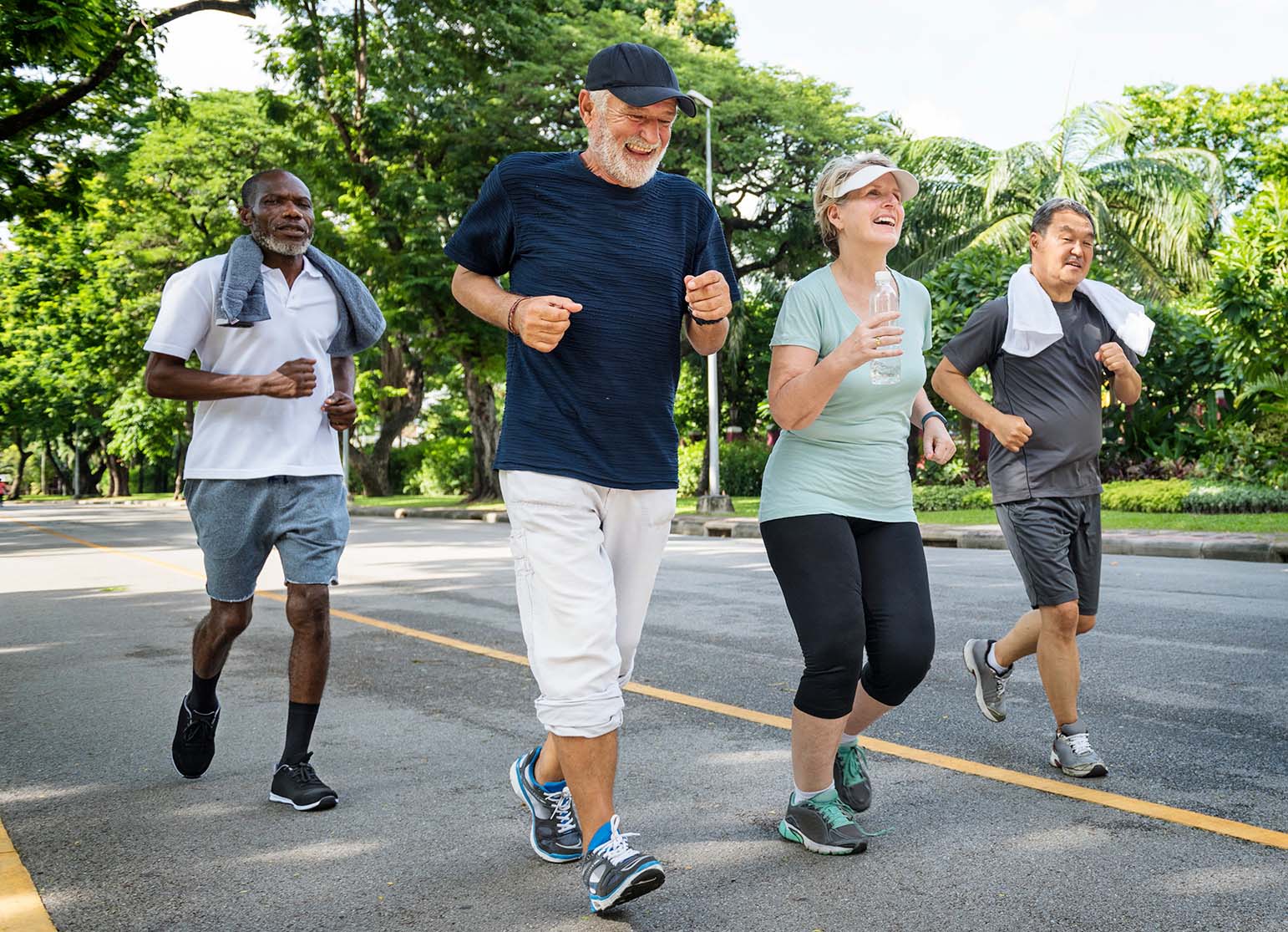 Group of seniors running - Groupe de personne âgées qui courent