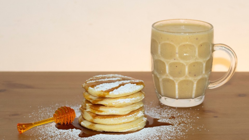 Pancakes with maple syrup and a latte