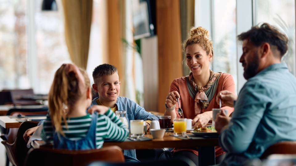 Family enjoying a nutritious meal at a top healthy restaurant in Toronto recommended by a nutritionist and registered dietitian