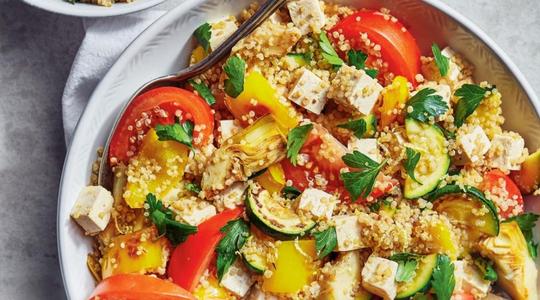 Quinoa aux légumes grillés et au tofu