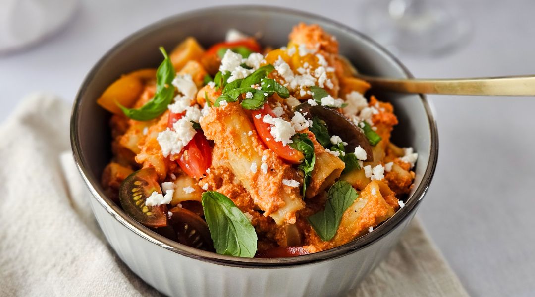 Rigatoni with Roasted Pepper Sauce