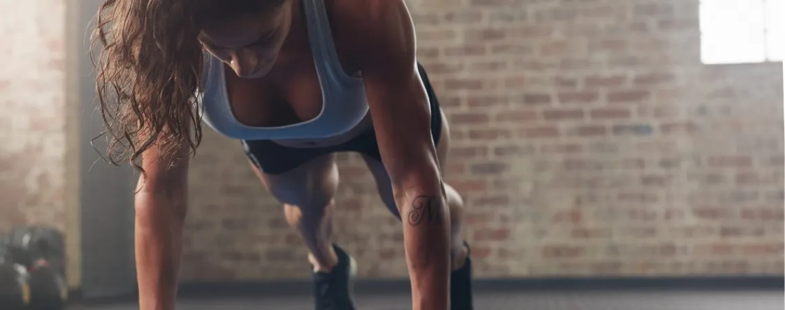 woman training for the 30-day challenge