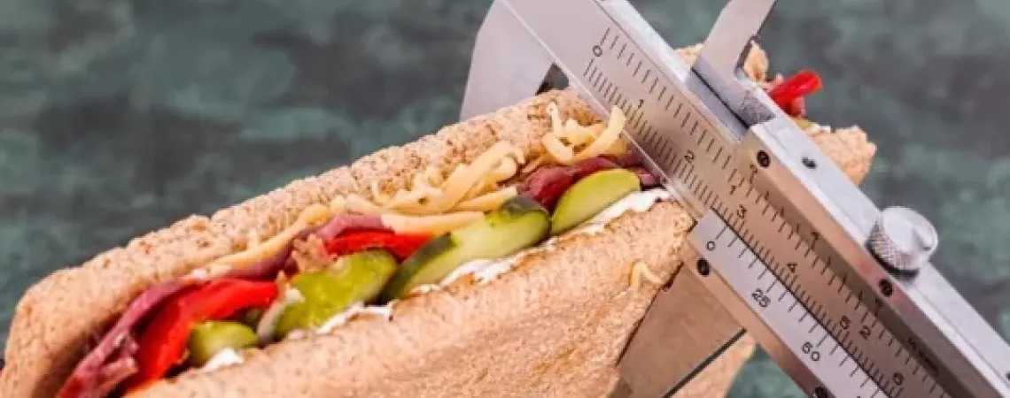 Sandwich being mesured