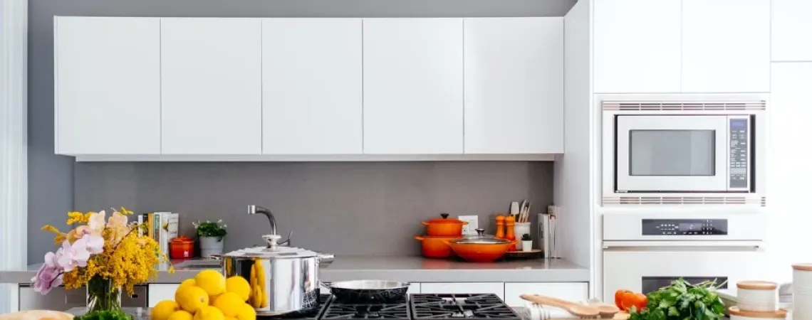 A kitchen with kitchen accessories