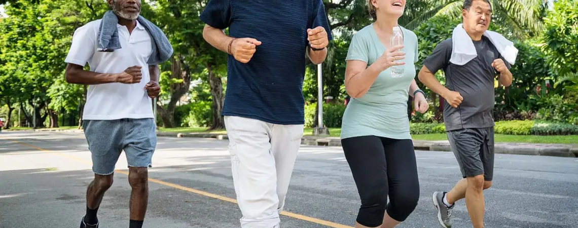 Group of seniors running - Groupe de personne âgées qui courent