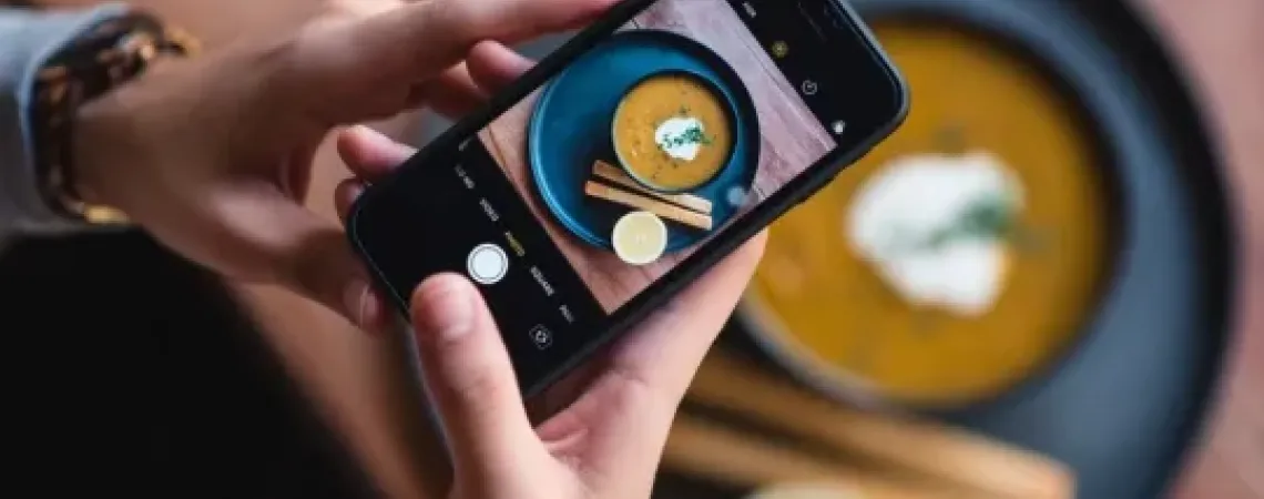 Taking a picture of a soup with an iphone