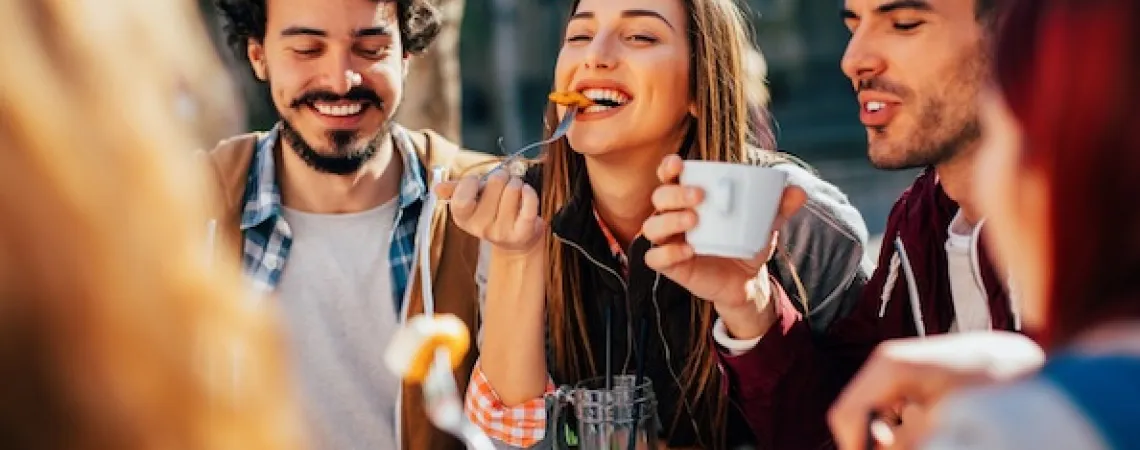alimentation intuitive image by filadendron from Getty Images Signature