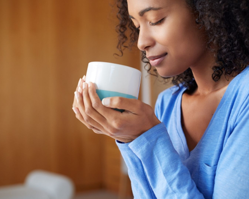 intuitive nutrition, woman with coffee cup