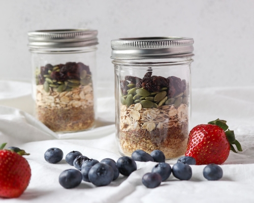  protein-rich oatmeal with blueberries and strawberries