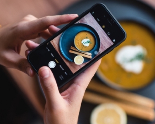 Taking a picture of a soup with an iphone