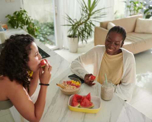 Femmes mangeant du melon - Women eating watermelon