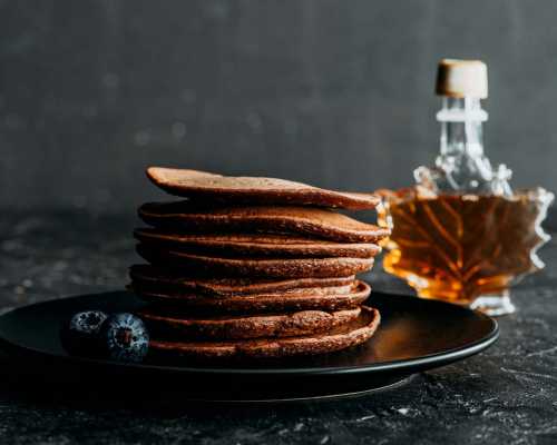 Pancakes au chocolat et sirop d'érable - Chocolate Pancakes with Maple Syrup