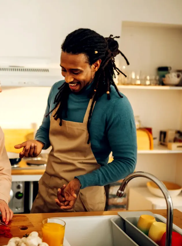 homme et femme qui cuisinent Atteignez un poids santé et durable avec une diététiste à Joliette