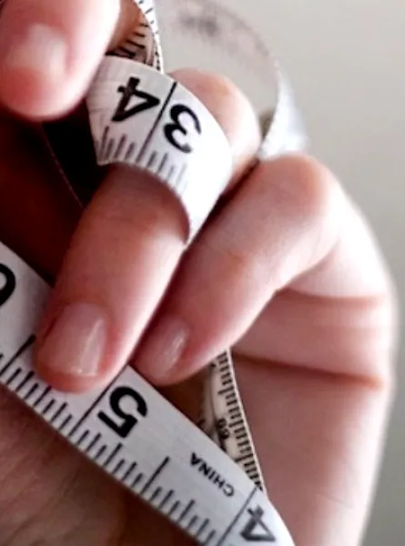 hand holding a body measuring tape 