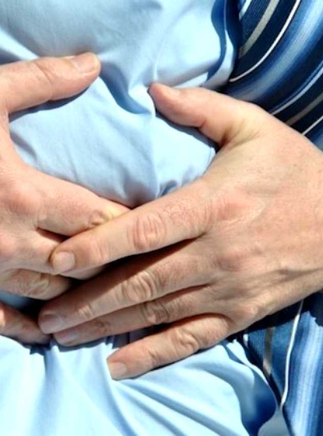 Man with a blue shirt having abdominal pain