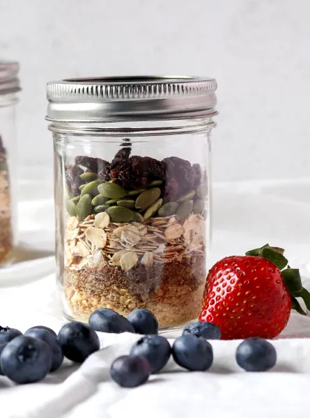  protein-rich oatmeal with blueberries and strawberries