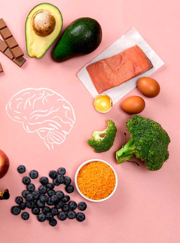 Aliments pour le cerveau devant fond rose - Brain foods on pink background