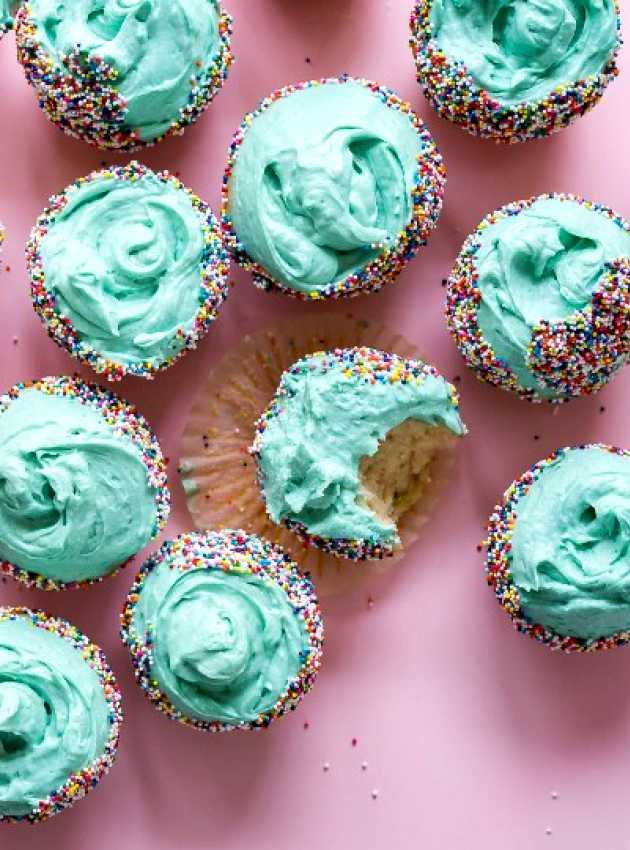 Blue cupcakes with confettis