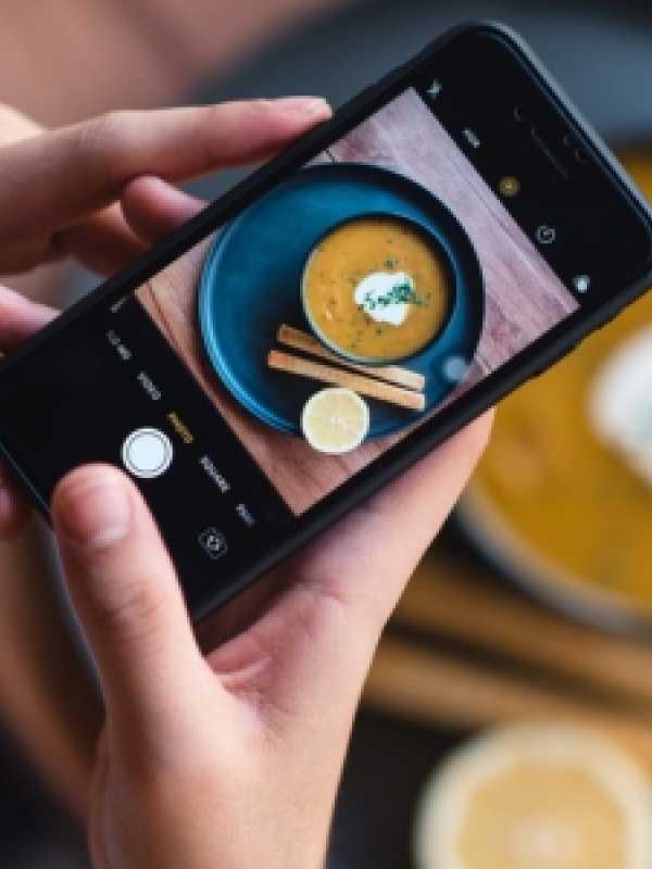 Taking a picture of a soup with an iphone
