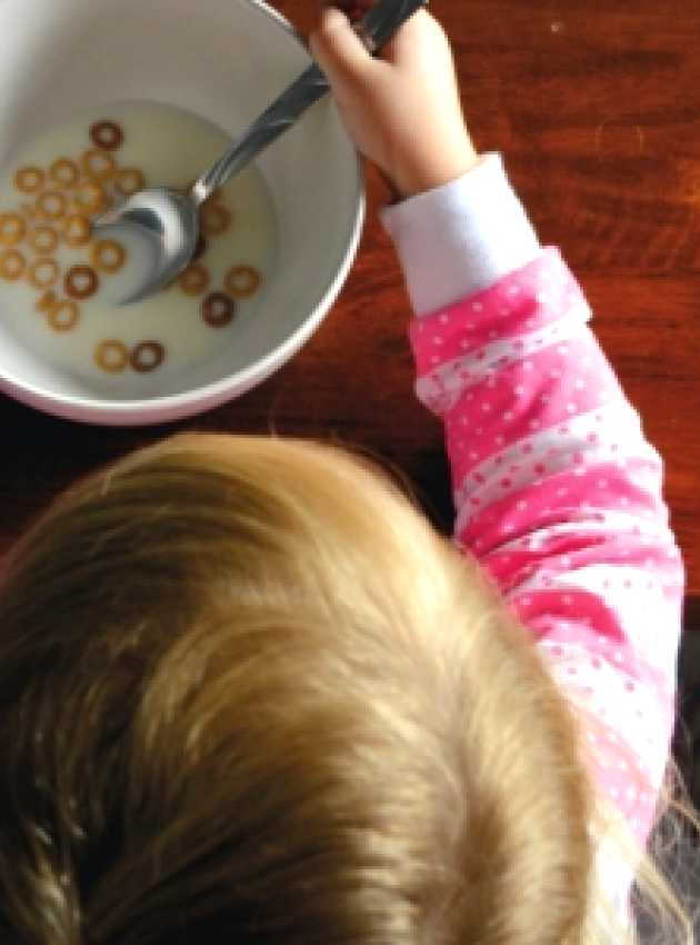 Kid eating cereals