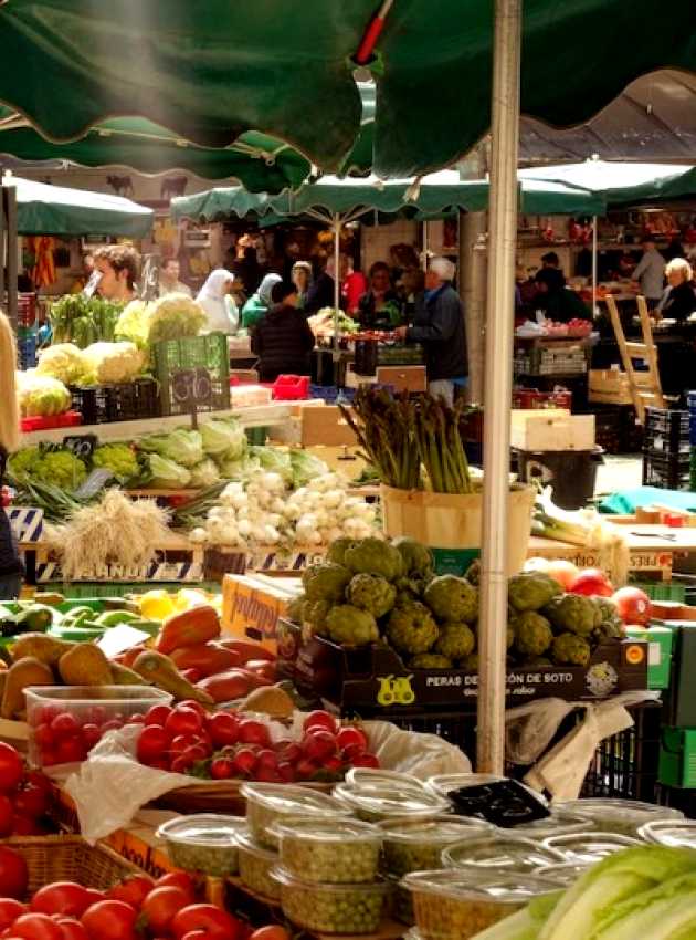 fruits and vegetables local market