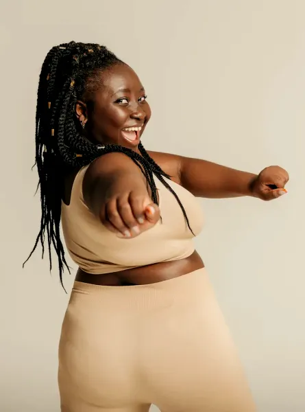 Femme heureuse en habit sportif - Happy woman in sportswear