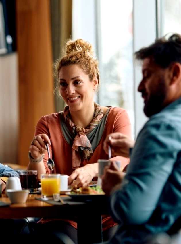 Family enjoying a nutritious meal at a top healthy restaurant in Toronto recommended by a nutritionist and registered dietitian