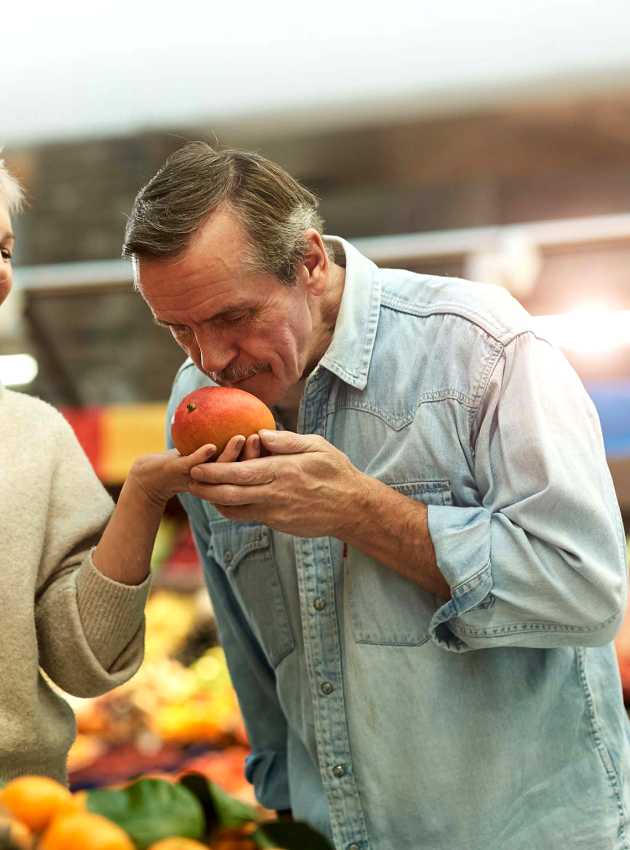 Couple séniors au marché - Senior couple at the market