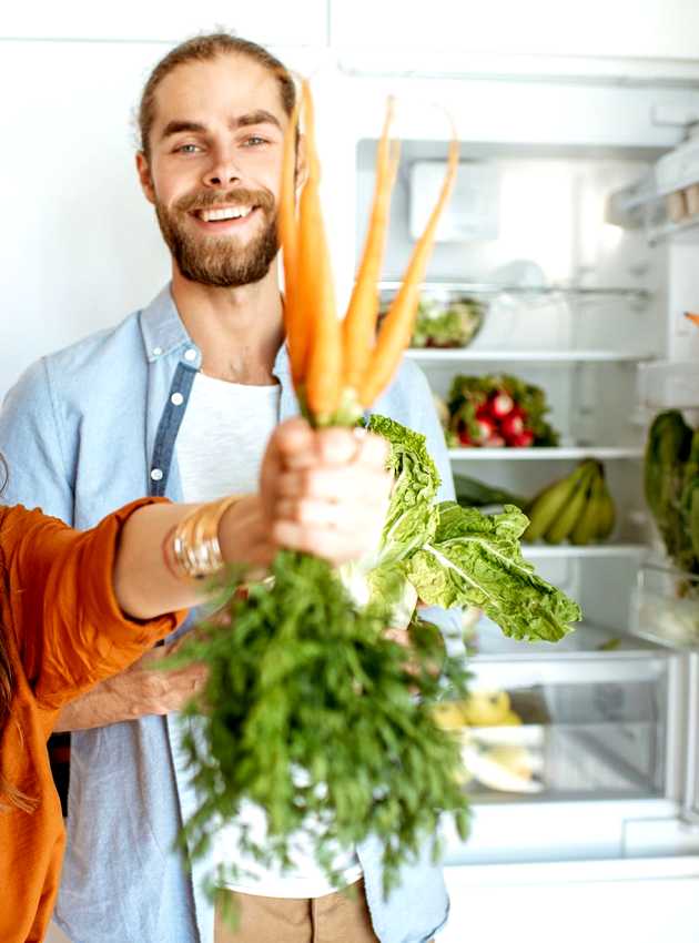  Jeune couple avec légumes - Young couple with vegetables