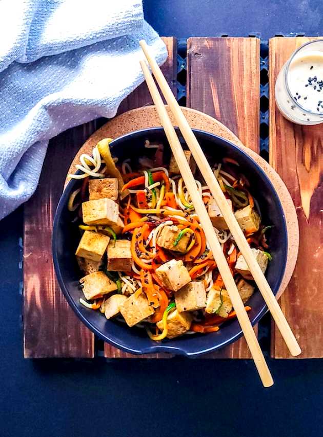 Salade-repas au tofu et nouilles de riz