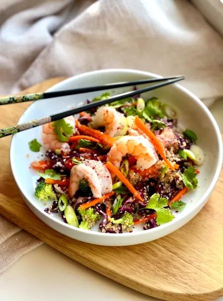 Salade asiatique aux crevettes et quinoa