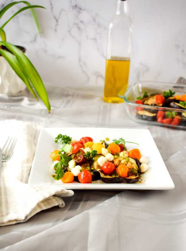 Aubergine rôtie, tomates cerises et bocconcini