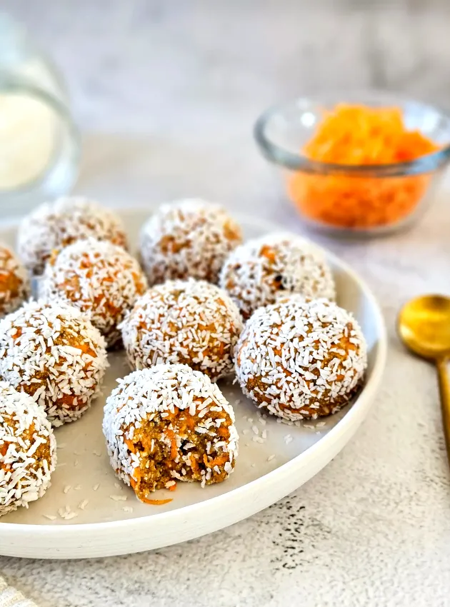 Boules d'énergie gâteau aux carottes faciles Easy Carrot Cake Energy Balls
