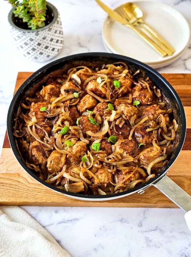 Boulette suédoise aux oignons caramélisés - Swedish Meatballs with Caramelized Onions  