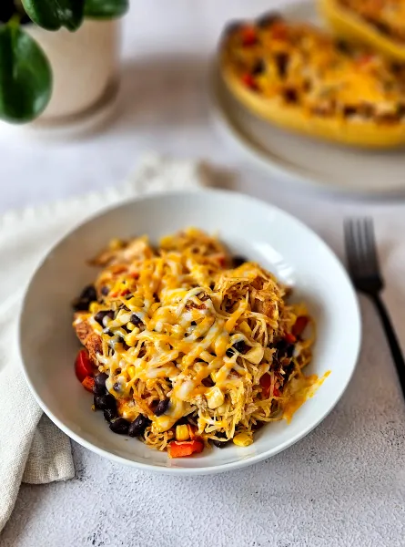 Courge spaghetti au poulet tex-mex ÉquipeNutrition Tex-Mex Chicken Spaghetti Squash TeamNutrition