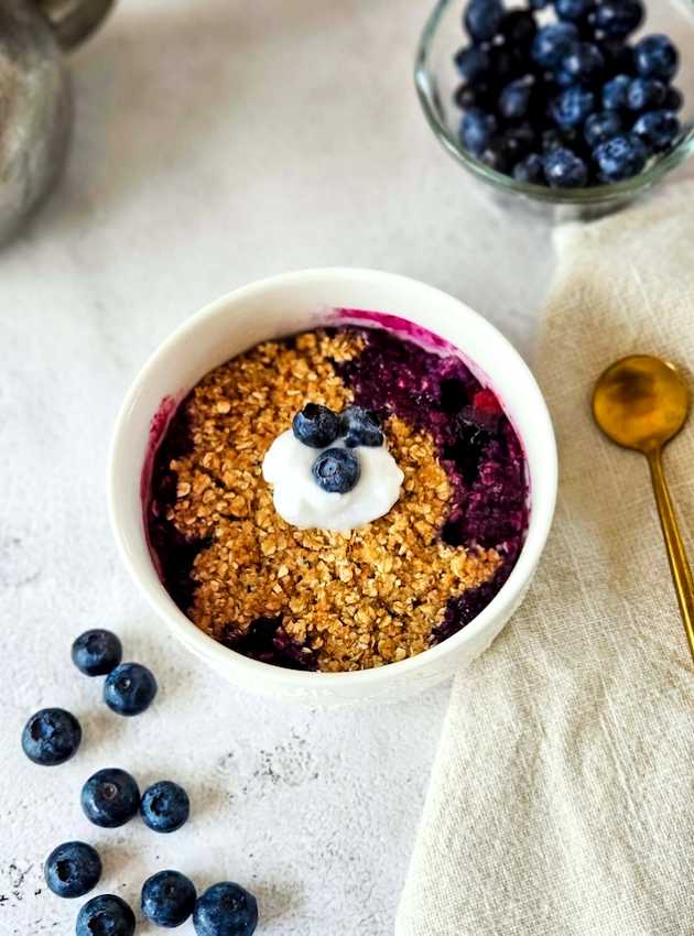 Crumble aux bleuets au micro-onde Blueberry Crumble in the Microwave ÉquipeNutrition Teamnutrition