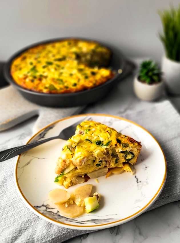 Frittata au saumon, fromage cottage et courgettes