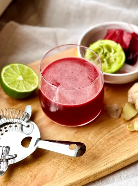 Hibiscus and Ginger Mocktail Mocktail à l’hibiscus et au gingembre