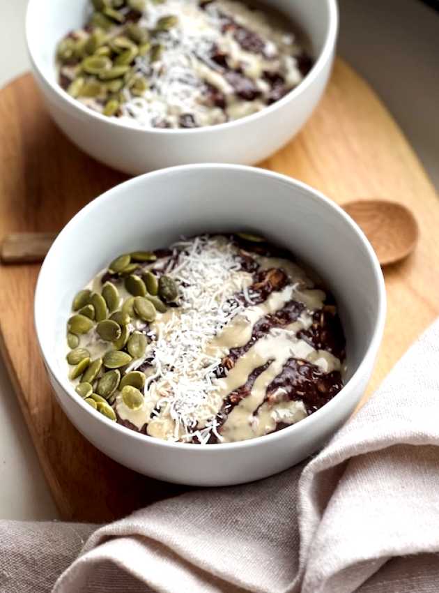 High-Protein Chocolate Coconut Tahini Oats Gruau au Chocolat, Noix de Coco et Tahini Riche en Protéines