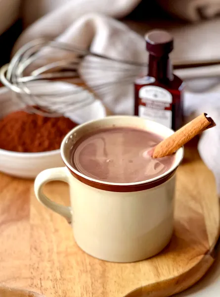 Chocolat chaud hyperprotéiné ÉquipeNutrition High-Protein Hot Chocolate TeamNutrition