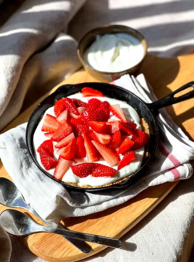 ÉquipeNutrition Shortcake aux fraises riche en protéines High-Protein Strawberry Shortcake TeamNutrition